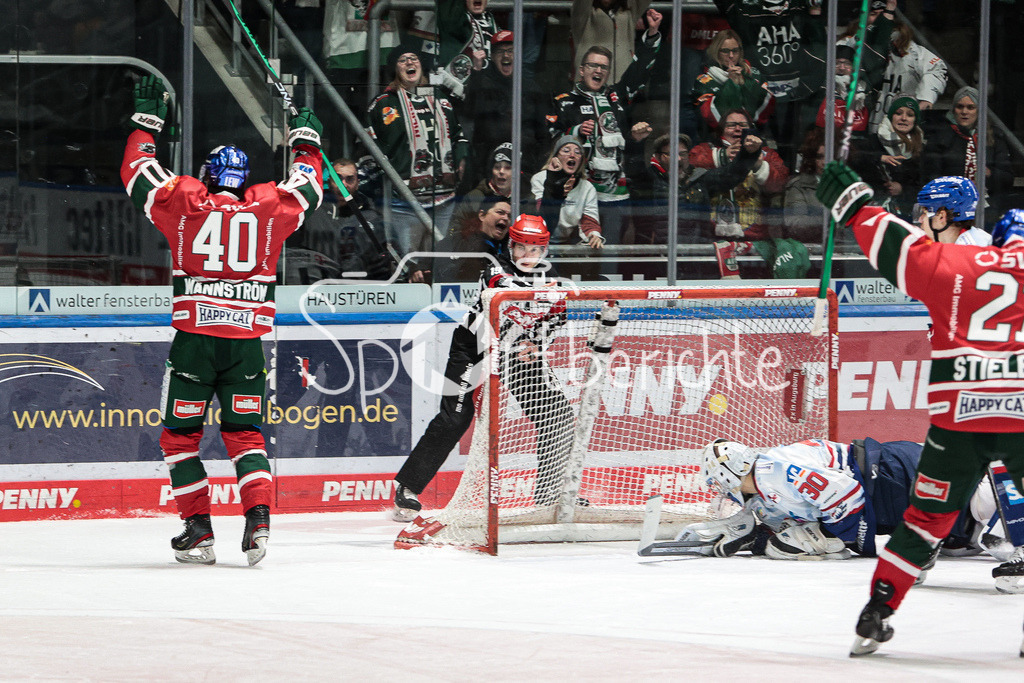 Augsburger Panther - Adler Mannheim | Sebastian WAENNSTROEM (AEV #40) juebelt ueber den Siegtreffer zum 5-4 Verlaengerung