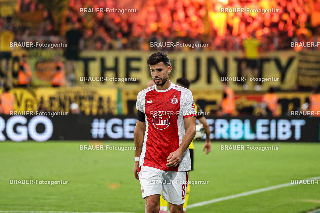 Rot-Weiss Essen - Borussia Dortmund | Essen, Deutschland, 18.08.2025Klaus Gjasula  (Rot-Weiss Essen) bei seiner Auswechslungwährend des DFB Pokal Spiels zwischen Rot-Weiss Essen- Borussia Dortmund im Stadion an der Hafenstraße am 18.08.2025 in Essen. (Foto von Timo Bluhmki-Schmidt/Brauer Fotoagentur