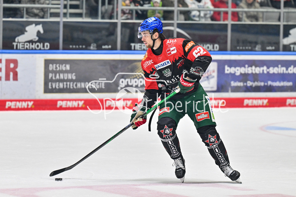 Augsburger Panther - Iserlohn Roosters | am Puck Thomas SCHEMITCH (Augsburger Panther #62) / Freisteller / Einzefoto / DEL: Augsburger Panther - Iserlohn Roosters, Curt Frenzel Stadion am 17.11.2024