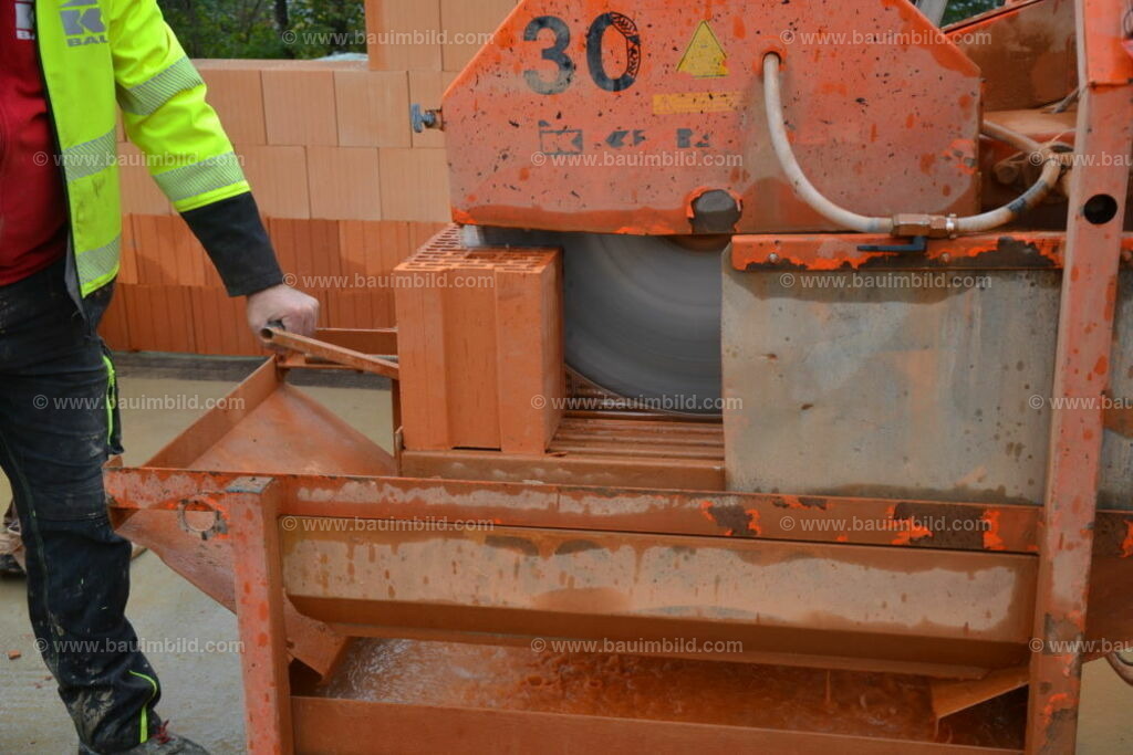 bib-lg07-mauerarbeiten-0027 | Nach LV-Leistungsgruppen sortierte Detailfotos über den Bau eines Hauses. Alle Hausbau-Bilder direkt vom Urheber und Autor der Website Haus-Selber-Bauen.com