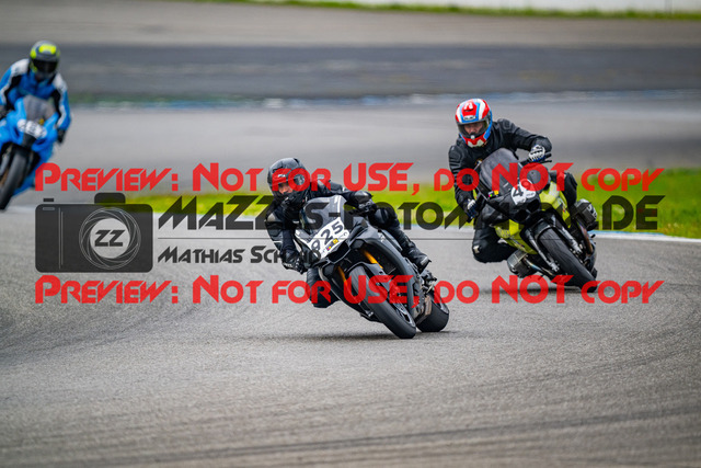 MaZZes_FotoMatrix_240702_6007705_9692 | GELB