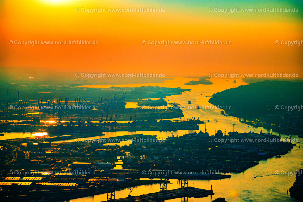 Hamburg_Steinwerder_Sonnenuntergang_ELS_0005280325 | HAMBURG 28.03.2025 Sonnenaufgang über der Landschaft des Hafens am Flussverlauf der Elbe im Ortsteil Steinwerder in Hamburg, Deutschland. // Sunrise over the countryside of the port on the river course of the Elbe in the district Steinwerder in Hamburg, Germany. Foto: Martin Elsen