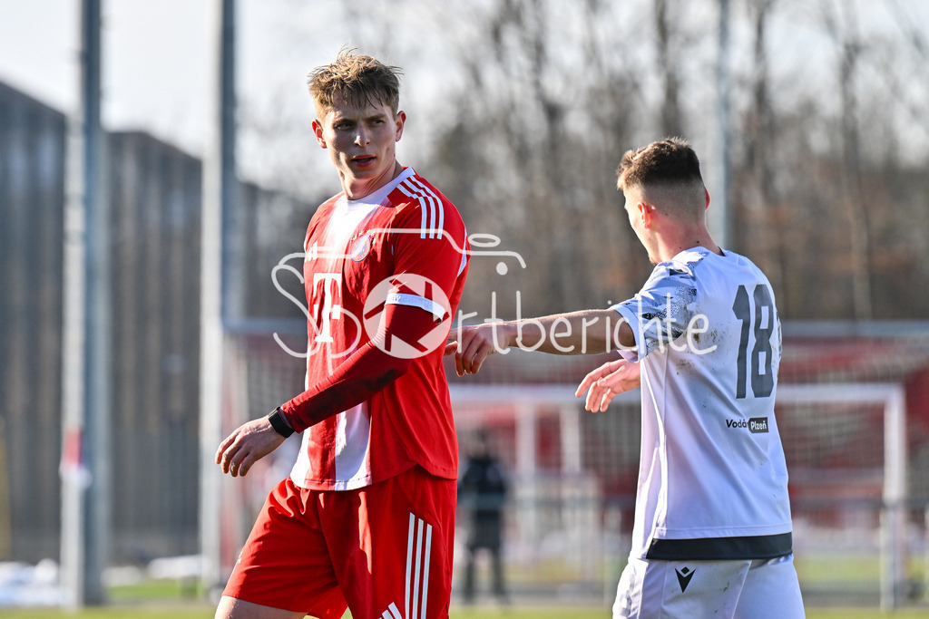 FC Bayern Amateure - FC Viktoria Pilsen U23 | MUNICH, GERMANY - 03. FEBRUARY: im Bild Anton HEINZ (FC Bayern München II 11) / Einzelfoto / Freisteller während dem Testspiel zwischen den Amateuren des FC Bayern und dem FC Viktoria Pilsen B am FC Bayern Campus