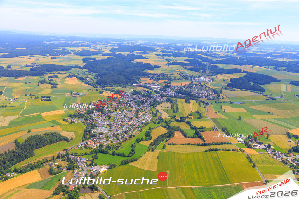Die Luftaufnahme der Stadt Roeslau wurde vom UL-Flugzeug heraus erstellt ( keine Drohne )- hohe Auflösung für beste Qualität