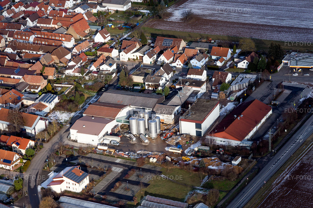 Luftbild: Werksgelände der Otto Pressler Weinkellerei (Pfalz) im Ortsteil Niederhochstadt in Hochstadt im Bundesland Rheinland-Pfalz in Deutschland. Foto: IMG_096256.jpg vom 15.01.2017 durch Werner Riehm/FLY-FOTO.de