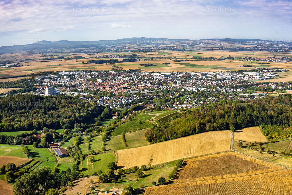 Luftbild: Ortsansicht aus Osten in Groß-Umstadt im Bundesland Hessen in Deutschland. – Foto: IMG_159125-Pano.jpg vom 22.09.2026 durch Werner Riehm/FLY-FOTO.de – Auflösung des Originals: 5303 x 3535 px