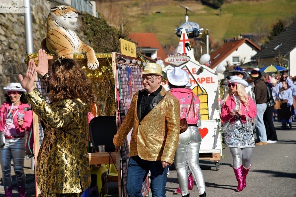 FaMoUmzug-042-RA | Fotoblog Schwarzwald, Foto Blog Wiesental, Pfaffenberg, Winterzauber, Zeller Bergland, Zell im Wiesental, Fotoblog Wiesental, Landschaftsfotos, Bilder Wiesental, Natur, Naturbilder, Fastnacht, Zeller Fastnacht, Zeller Fasnacht, Zeller Bergland, Belchen, - Realisiert mit Pictrs.com