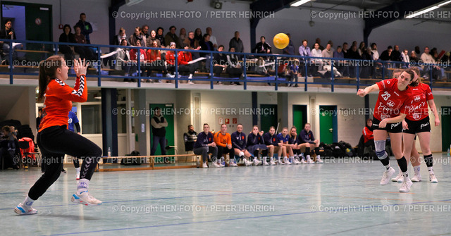 20240121-3284-haba-tgbda-tsvpfung-HEN-FOTO | 21.01.2024 Handball Damen Landesliga Süd Saison 2023 2024 TGB Darmstadt - TSV Pfungstadt (26:25) v. li. Jana Hanst (12 TSV) Christina Binder (23 TGB) (Foto: Peter Henrich) - Realisiert mit Pictrs.com