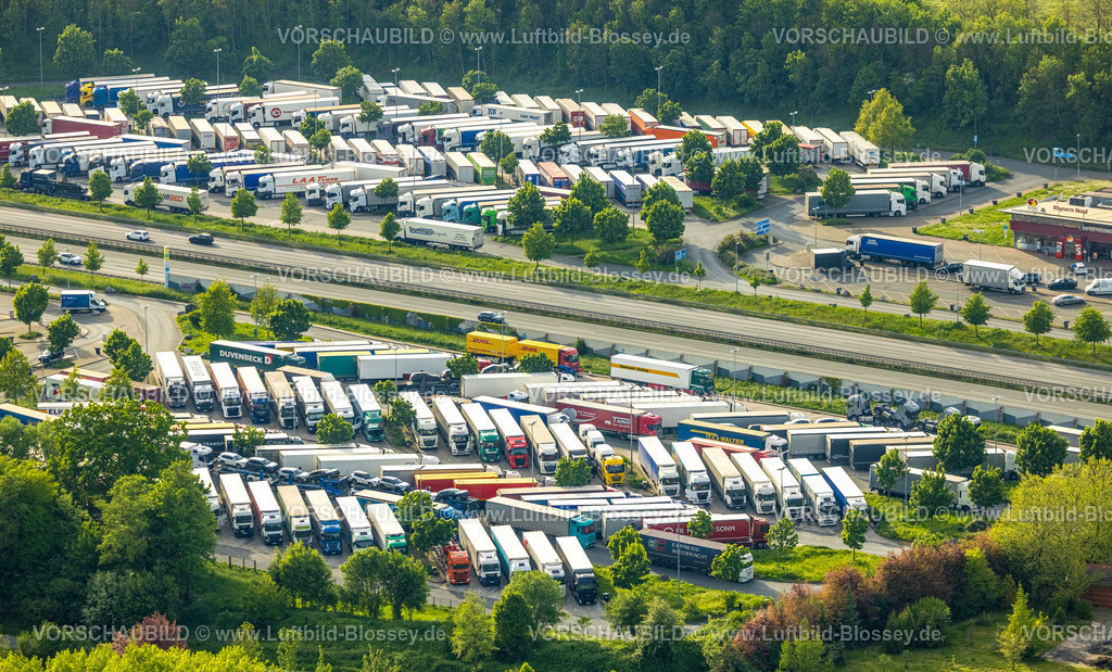 Hamm240502730 | Luftbild, Serways Raststätte Rhynern, Rastplatz an der Autobahn A2, überfüllter LKW Parkplatz, Stadtbezirk Rhynern, Hamm, Ruhrgebiet, Nordrhein-Westfalen, Deutschland