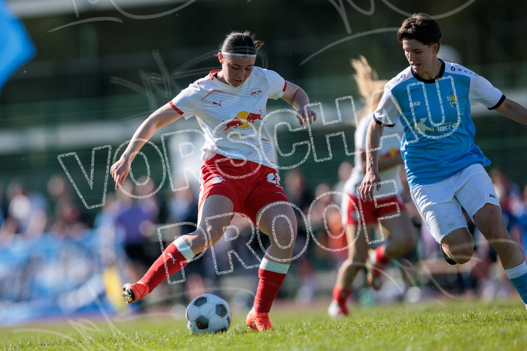 Gipfeltreffen der Frauen: Finale um den Sachsenlotto Landespokal 2026 | Am 1. Mai 2026 trafen im Endspiel des Sachsenlotto Landespokals die Frauen des Chemnitzer FC und die zweite Mannschaft von RasenBallsport Leipzig aufeinander. Vor stimmungsvoller Kulisse kämpften beide Teams ab 15:00 Uhr um die begehrte Trophäe des sächsischen Fußballs. Diese Galerie zeigt die Highlights, packende Zweikämpfe und die emotionalsten Momente des Finaltags. - Realisiert mit Pictrs.com