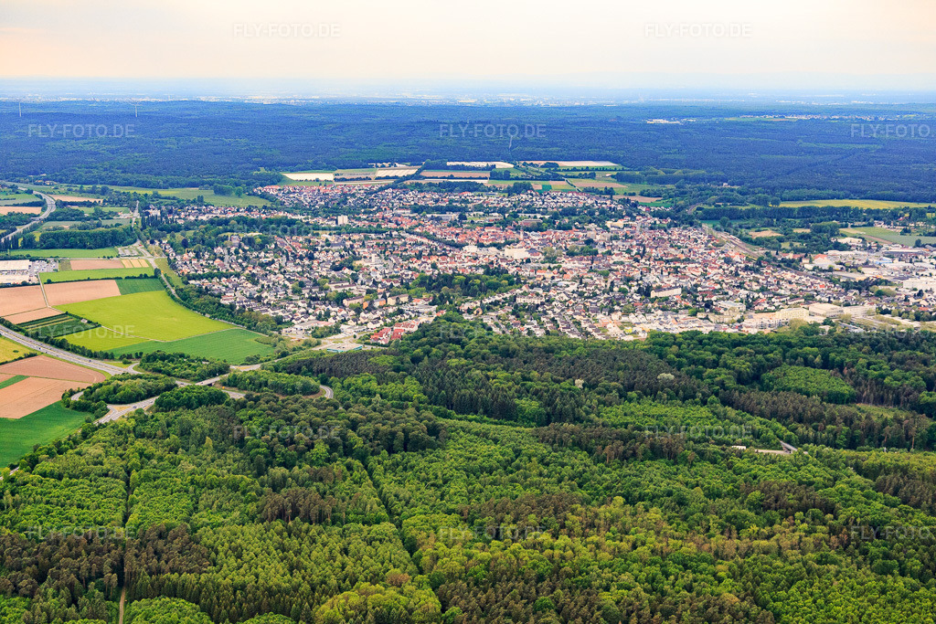 Luftbild: Stadtansicht von Osten in Dieburg im Bundesland Hessen in Deutschland. Foto: IMG_088905.jpg vom 20.05.2016 durch Werner Riehm/FLY-FOTO.de