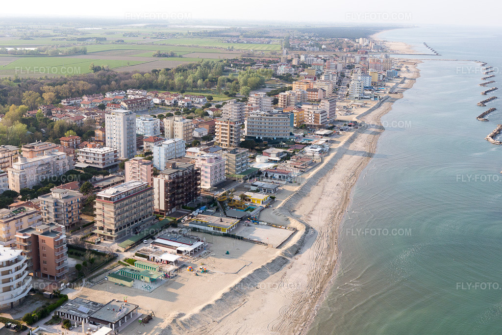 Aerial view: View of the town in Lido DI Savio in the state Emilia Romagna, Italy.Photo: IMG_098472.jpg taken on 04/05/2017 by Werner Riehm/FLY-FOTO.comResolution of the original: 5472 x 3648 px