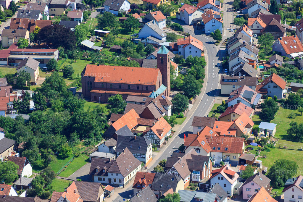 Luftbild: Kirche Sankt Josef im Ortsteil Pfaffenrot in Marxzell im Bundesland Baden-Württemberg in Deutschland. Foto: IMG_42089.jpg vom 27.06.2011 durch Werner Riehm/FLY-FOTO.deAuflösung des Originals: 4551 x 3034 px