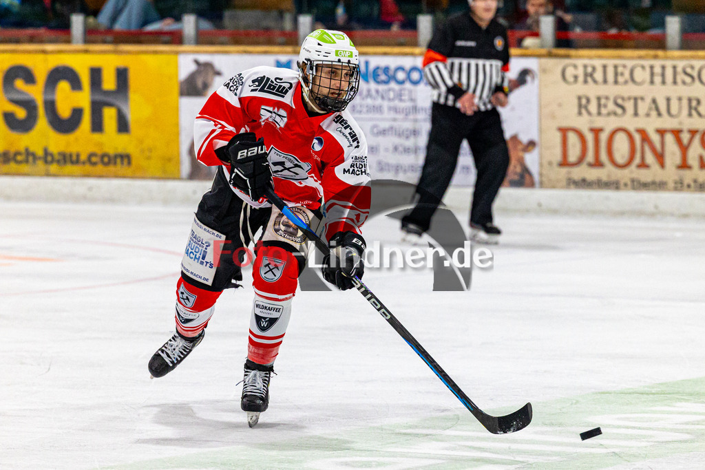 Spiel 1 Viertelfinale TSV Peißenberg Miners vs HC Landsberg Riverkings | Eishockey Bayernliga Playoffs 2023/2024, Spiel 1 Viertelfinale TSV Peißenberg Miners vs HC Landsberg Riverkings, 20240216,
Christoph FRANKENBERG (Miners 16) in Aktion,
2024-02-16 in Peißenberg (Eisstadion)
16 Christoph FRANKENBERG (Miners 16)
Copyright: WolfgangxLindner foto-lindner.de
