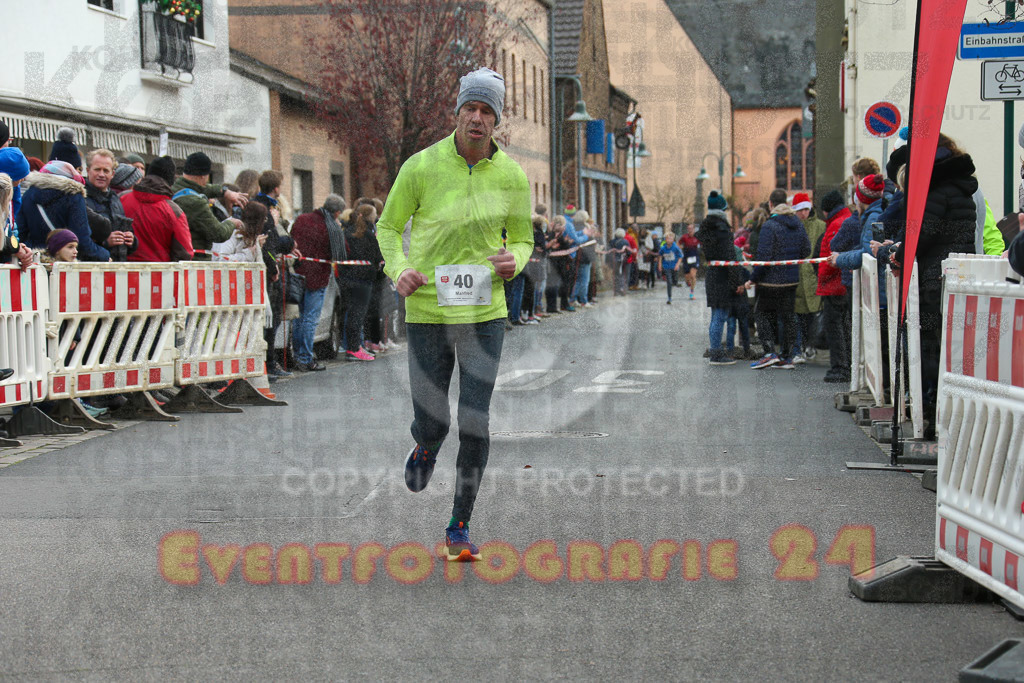 221127_1213_EX1_2117 | Sportfotografie im Rhein-Sieg Kreis, Köln, Bonn, NRW, Rheinland Pfalz, Hessen, etc. Unser Tätigkeitsfeld umfasst den Laufsport vom Volkslauf über den Marathon, Duathlon, Triathon bis zum Ultralauf wie Kölnpfad Ultra oder Schindertrail.