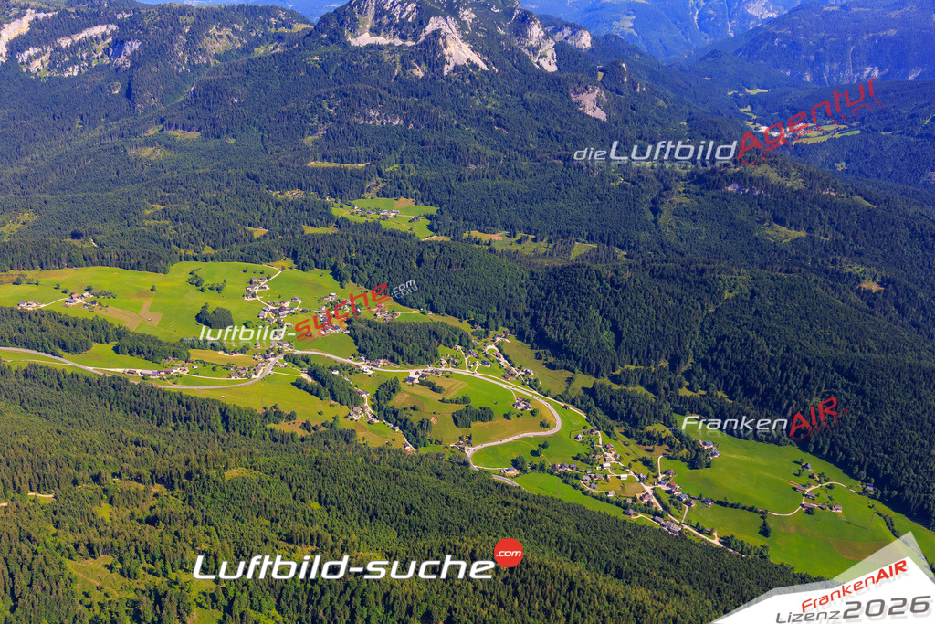 Die Luftaufnahme der Stadt Bad Aussee wurde 2017 vom Flugzeug heraus erstellt ( keine Drohne )- hohe Auflösung für beste Qualität