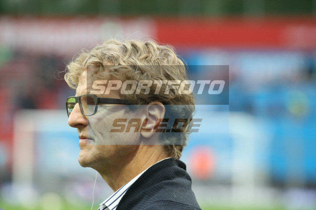 AD0J9756 | Dieter Nickles, Pressesprecher Bayern München  - © Sportfoto-Sale (MK) - Realisiert mit Pictrs.com