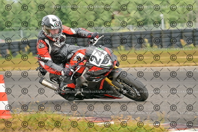 25bt05-1181 | markuskiefer.com - Realisiert mit Pictrs.com