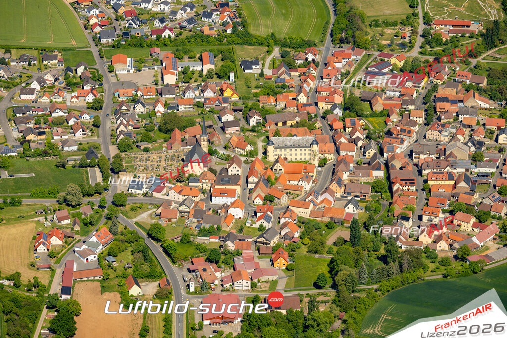 Luftaufnahme der Stadt Oberschwarzach - Die Luftaufnahme wurde 2025 vom UL-Flugzeug heraus erstellt ( keine Drohne ) - Hochauflösende Luftaufnahme - für professionelle Ausdrucke geeignet. Die Geschenkidee !Mit Lizenz und Bildrechte bestellbar