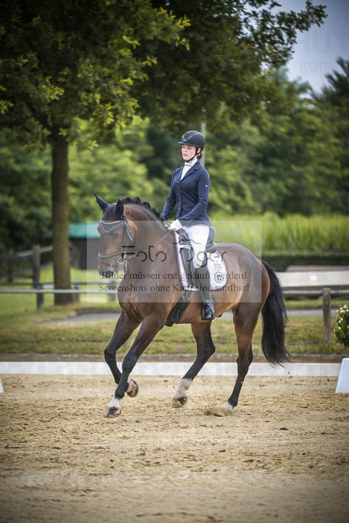 DOS_4618 | Entdecke hochwertige Reitturnierfotos von Foto Oger. Professionell, emotional und authentisch – jetzt Lieblingsmomente im Shop bestellen. - Realisiert mit Pictrs.com