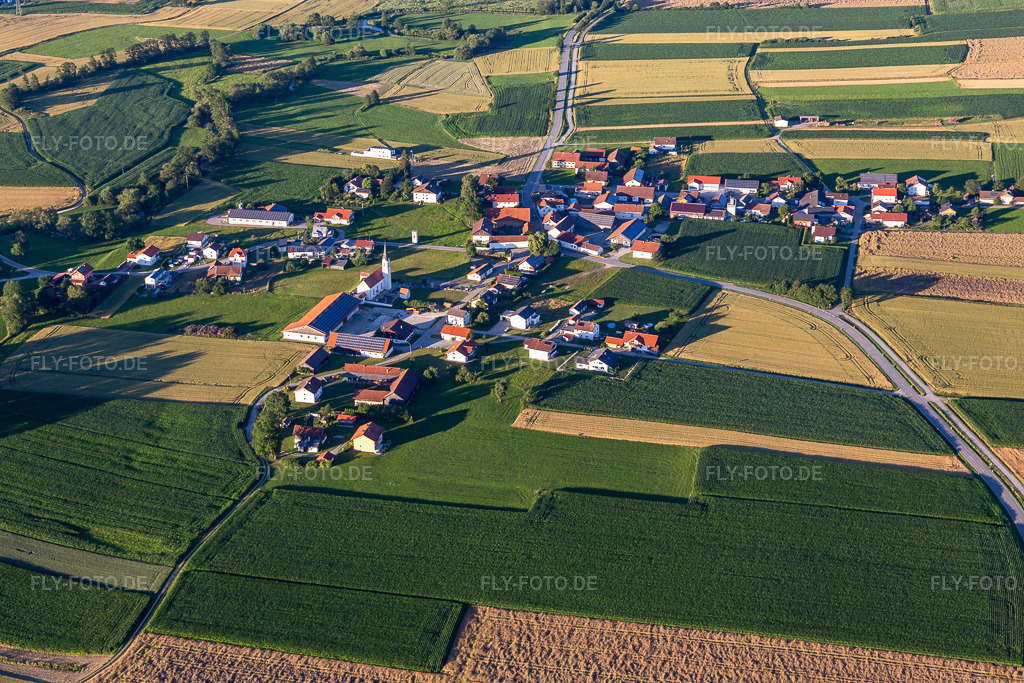 Luftbild: Obergrafendorf im Ortsteil Obergrafendorf in Roßbach im Bundesland Bayern in Deutschland. – Foto: IMG_132867.jpg vom 02.07.2022 durch Werner Riehm/FLY-FOTO.de – Auflösung des Originals: 5472 x 3648 px – -