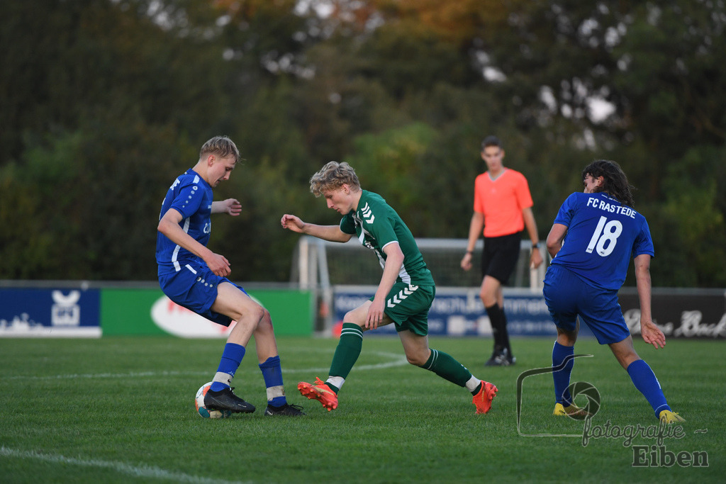 FC Rastede-VFL Oldenburg | A-Jugend Bezirkspokal; FC Rastede (blau)-VFL Oldenburg (grün) am 16.08.2023 in Rastede (Sportanlage Köttersweg), Deutschland, Photo: Philip Eiben 2023 - Realisiert mit Pictrs.com