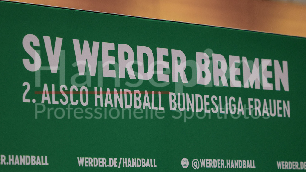 Handball, 2. Bundesliga Frauen, SV Werder Bremen - HC Rödertal | Ein Schriftzug SV Werder Bremen 2. Alsco Handball Bundesliga Frauen an einer Pressewand