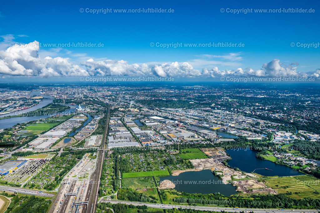 Hamburg_Billbrook_Gewerbegebiet_ELS_1134050823 | HAMBURG 04.08.2023 Industrie- und Gewerbegebiet Liebigstraße - Moorfleeter Straße - Ring 2 - Werner-Siemens-Straße im Ortsteil Billbrook in Hamburg, Deutschland. // Industrial and commercial area Liebigstrasse - Moorfleeter Strasse - Ring 2 - Werner-Siemens-Strasse in the district Billbrook in Hamburg, Germany. Foto: Martin Elsen