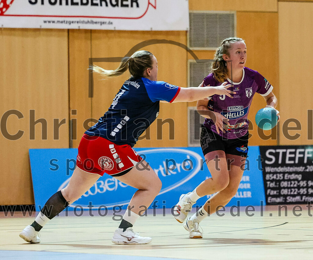 2023-12-09_060_SpVgg_Altenerding_gegen_HSG_Freising-Neufahrn | Erding, Deutschland, 09.12.2023:
Handball, Bezirksoberliga Frauen Altbayern 2023 / 2024, 9. Spieltag, SpVgg Altenerding gegen HSG Freising-Neufahrn, Endergebnis: 29:28

Theresa Obermeier (HSG Freising-Neufahrn, #4), Johanna Bauschmid (SpVgg Altenerding, #5)

Foto: Christian Riedel / fotografie-riedel.net