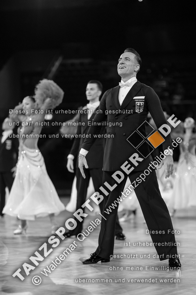 20251206-04429 | Hier finden Sie Tanz Bilder vom Latein und Standard Formationen tanzen. Sportbilder vom Tanzsport. Schöne Fotos und von Weltmeisterschaft, Europameisterschaft, Bundesliga, Regionalliga, Oberliga und Landesliga sowie von GOC Stuttgart, DanceComp, WM Bremen