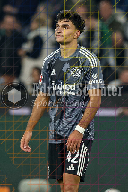 Borussia Mönchengladbach vs Eintracht Frankfurt - Bundesliga  | Mönchengladbach, Deutschland, 27.09.25:   Can Yilmaz Uzun (Eintracht Frankfurt) ist enttäuscht waehrend des Spiels der Bundesliga zwischen Borussia Mönchengladbach vs Eintracht Frankfurt im Stadion im Borussia Park(Foto von Brauer-Fotoagentur / Adrian Schlueter)