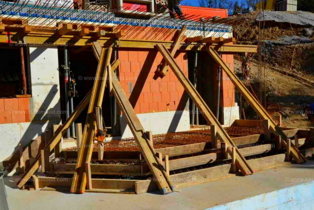 bib-lg04-betonarbeiten-0460 | Nach LV-Leistungsgruppen sortierte Detailfotos über den Bau eines Hauses. Alle Hausbau-Bilder direkt vom Urheber und Autor der Website Haus-Selber-Bauen.com