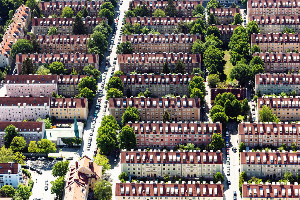 dr__0027364.jpg | MüNCHEN 24.05.2019 Wohngebiet einer Mehrfamilienhaussiedlung Alte Heide in München im Bundesland Bayern, Deutschland. // Residential area of a multi-family house settlement Alte Heide in Munich in the state Bavaria, Germany. Foto: Daniel Reiter