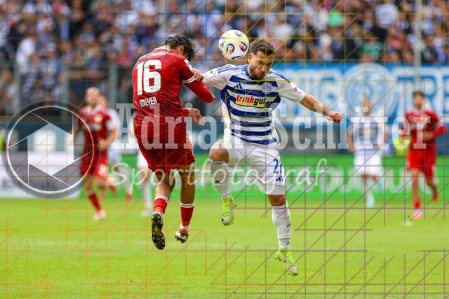 MSV Duisburg vs VfB Stuttgart II - 3. Liga | Duisburg, Deutschland, 02.08.25:   Leny Romo Meyer (VfB Stuttgart II) und Can Coskun (MSV Duisburg) im Kampf um den Ball waehrend des Spiels der 3. Liga MSV Duisburg vs VfB Stuttgart II in der schauinsland-reisen-arena(Foto von Brauer-Fotoagentur / Adrian Schlueter)