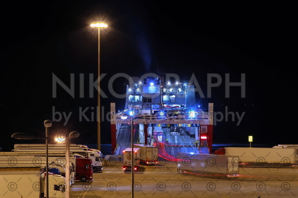Fährhafen Igoumenitsa | Eine Fähre wird am Fährhafen von Igoumenitsa beladen.