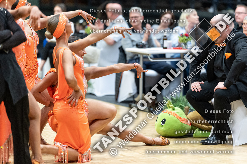 20240406-12193 | Hier finden Sie Tanz Bilder vom Latein und Standard Formationen tanzen. Sportbilder vom Tanzsport. Schöne Fotos und von Weltmeisterschaft, Europameisterschaft, Bundesliga, Regionalliga, Oberliga und Landesliga sowie von GOC Stuttgart, DanceComp, WM Bremen