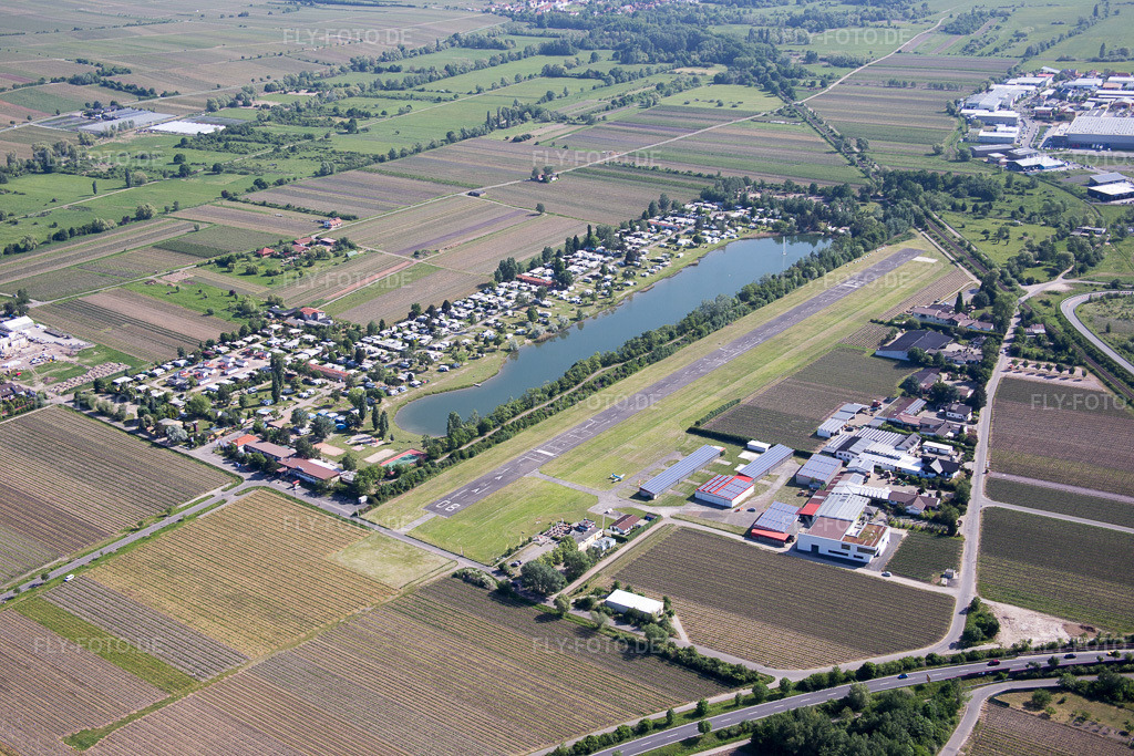 Luftbild: Bad Dürkheim, Knaus Campingpark im Ortsteil Ungstein in Bad Dürkheim im Bundesland Rheinland-Pfalz in Deutschland. Foto: IMG_078716.jpg vom 13.05.2015 durch Werner Riehm/FLY-FOTO.de