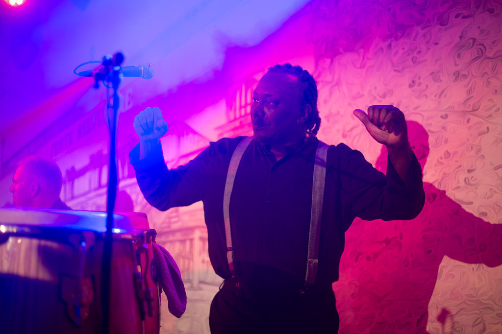 Tango meets Cuba | Tango meets Cuba mit den Klazz Brothers & Cuba Percussion im Forte Belvedere Leisnig zum Festival Hallo Leisnig 2022. - Realisiert mit Pictrs.com