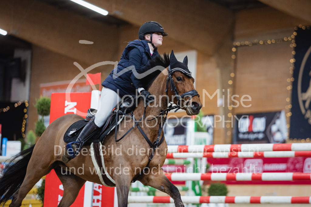 221127_Winterfestival_L-Spr_HPTTY-288 | Deine schönsten Turniermomente als professionelle Fotos! Entdecke hochwertige Pferdesport-Fotografie im Online-Shop. Jetzt Fotos finden & bestellen!