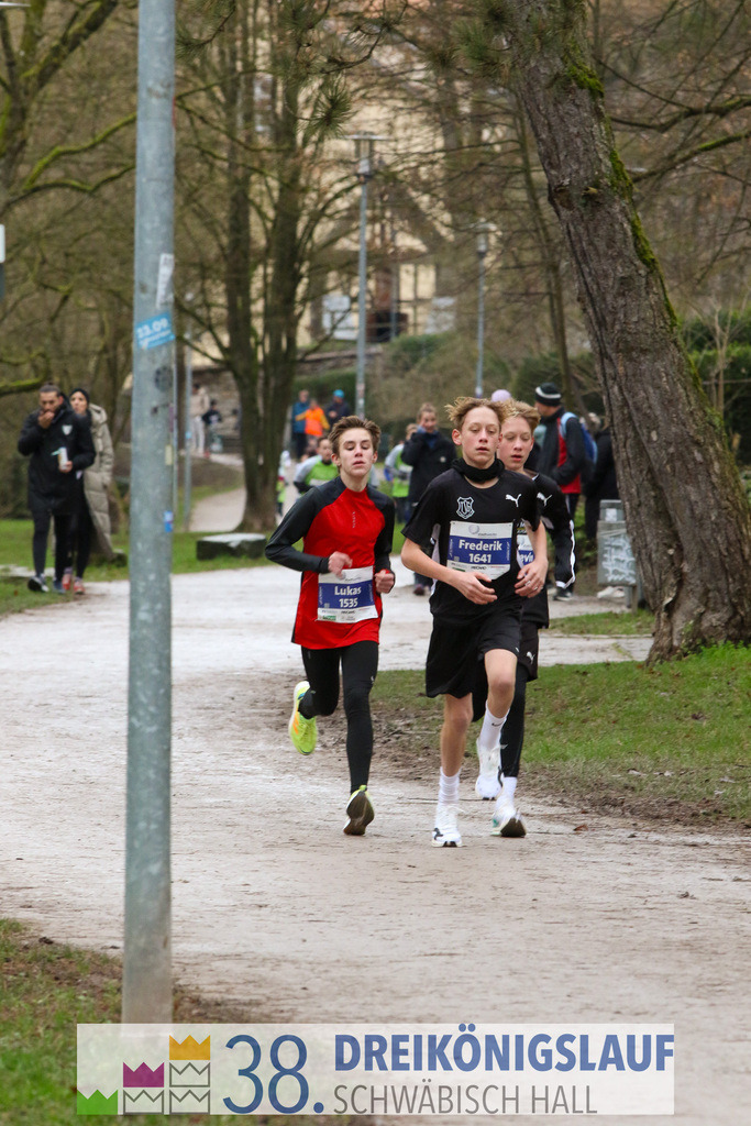 1700m Stadtwerke Jugendlauf | 3 Koenigslauf 2024 1700m Stadtwerke Jugendlauf - Realisiert mit Pictrs.com