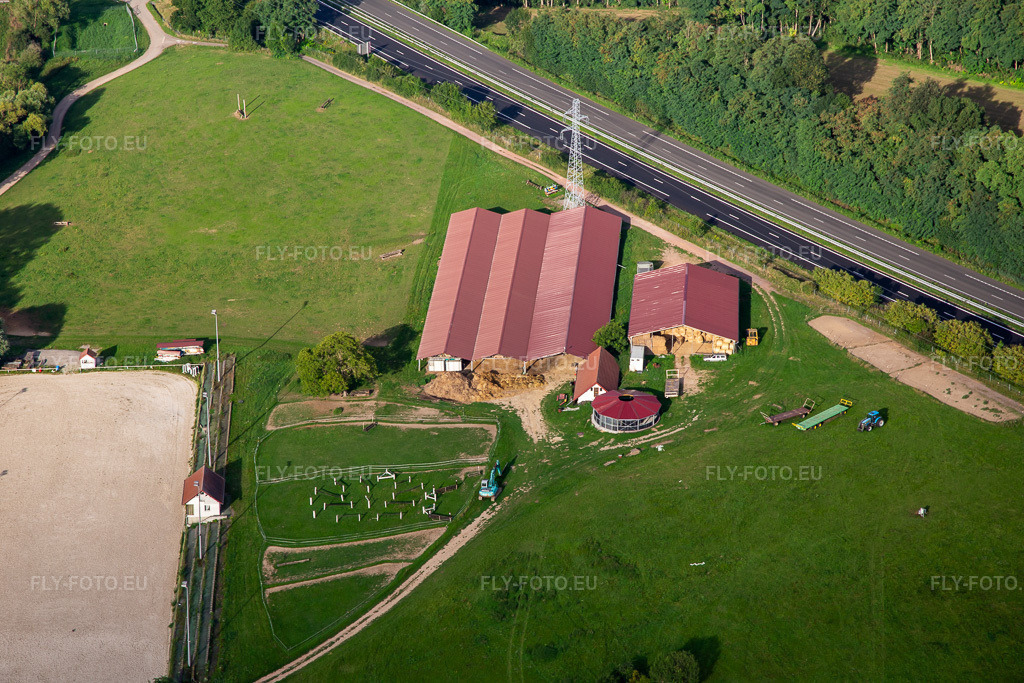 Vue aérienne: Harras De La Née à Mothern dans le département Bas Rhin, France. Photo: IMG_137748.jpg prise le 12/08/2023 par Werner Riehm/FLY-FOTO.eu – Résolution de l'original: 5472 x 3648 px