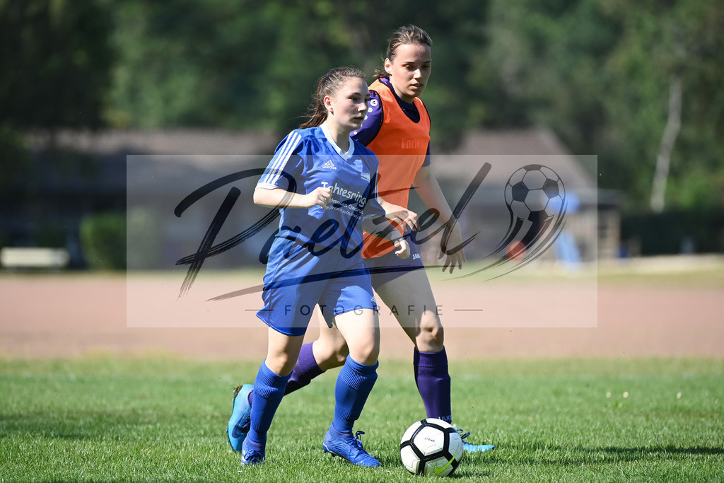 VFBGRE20200816_0068 | Fussball, Frauen:   bei dem Testspiel zwischen VfB Schinkel und TSG 07 Burg Gretesch IV auf der Sportanlage am Zuschlag am 16.08.2020 in Osnabrueck, Deutschland. - Realisiert mit Pictrs.com