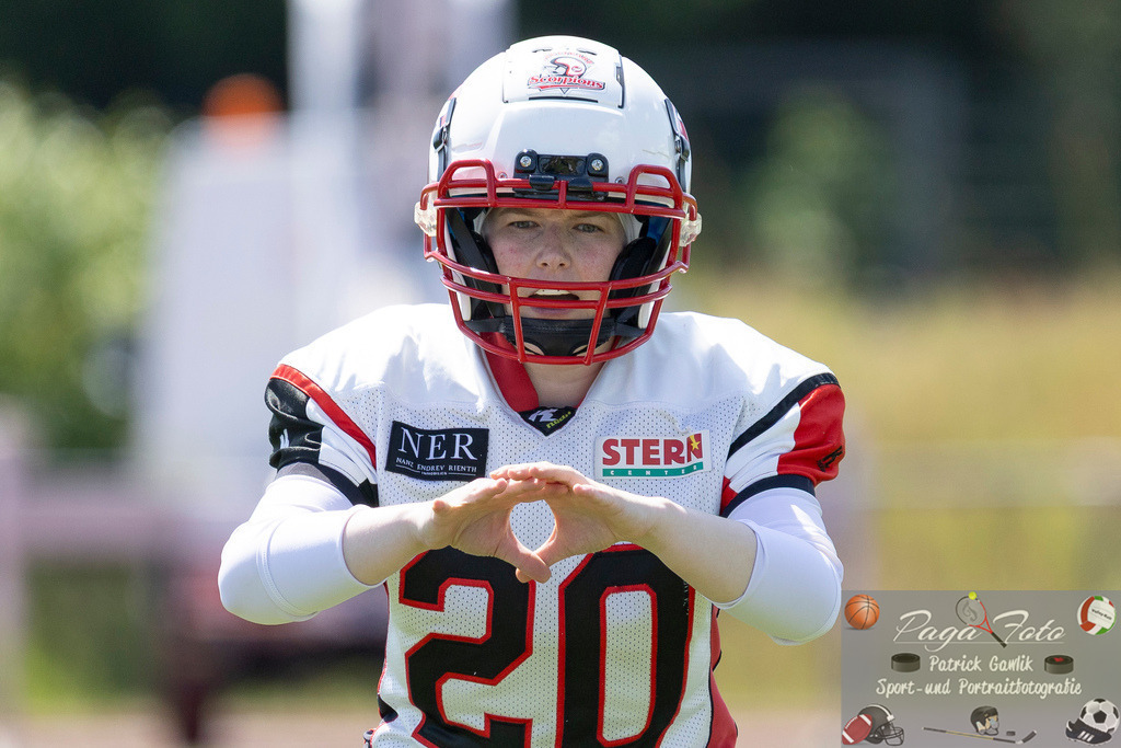 GFLW 1: German Football League Women 1: Rodgau Pioneers Ladies - Stuttgart Scorpions Sisters, 07.06.2026 | Dinah Laura Naegele (Stuttgart Scorpions Sisters #20), erwartet den Ball, Freisteller, Portrait / Porträt, Rodgau Pioneers Ladies - Stuttgart Scorpions Sisters, Rodgau, Maingau-Energie-Stadion "Am Weichsee", 7.6.2026 - Realisiert mit Pictrs.com