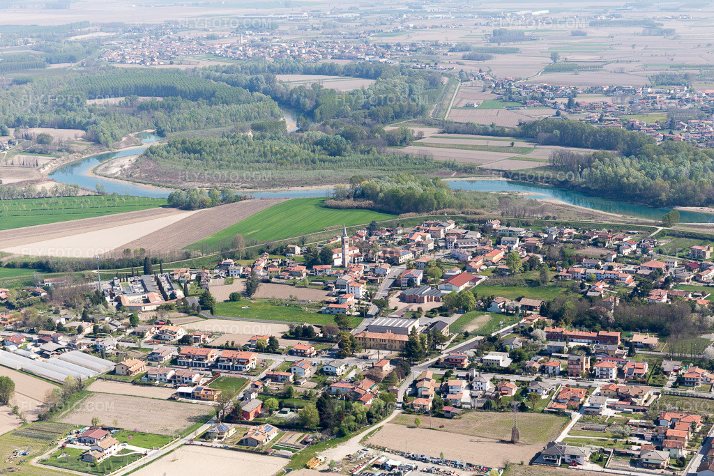 Aerial view: View of the town in I Pozzi in the state Veneto, Italy. – Photo: IMG_098143.jpg taken on 04/03/2017 by Werner Riehm/FLY-FOTO.com – Resolution of the original: 5472 x 3648 px