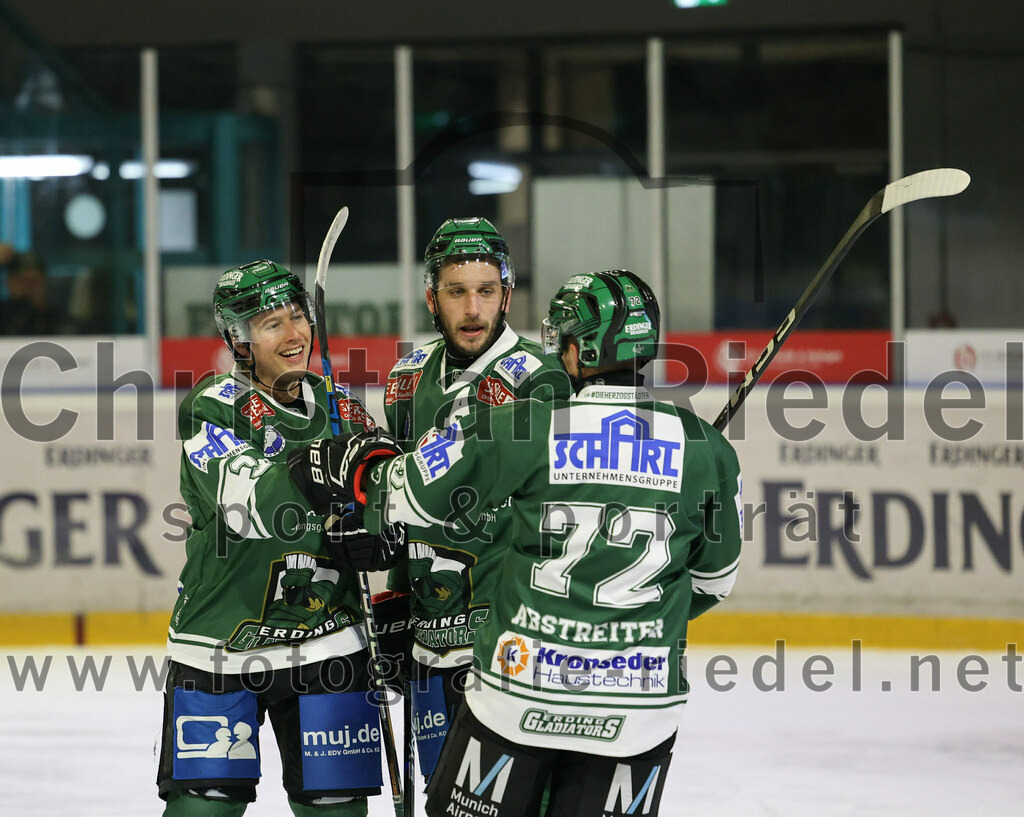 2024-01-12_091_TSV_Erding_gegen_EV_Dingolfing | Erding, Deutschland, 12.01.2024:
Eishockey, Bayernliga Vorrunde 2023 / 2024, 24. Spieltag, TSV Erding gegen EV Dingolfing, Endergebnis: 10:2

Leon Abstreiter (Erding Gladiators, #72)

Foto: Christian Riedel / fotografie-riedel.net