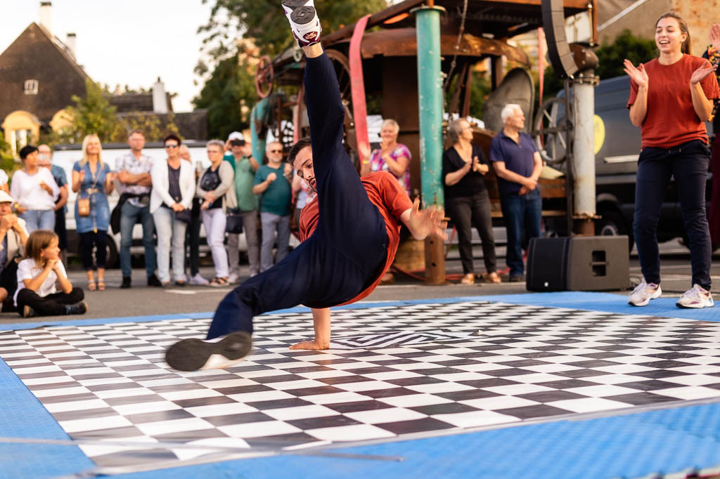 Breakdance mit The Saxonz am Forte Belvedere Leisnig | Breakdance mit The Saxonz am Forte Belvedere Leisnig zum Festival Hallo Leisnig 2022. - Realisiert mit Pictrs.com