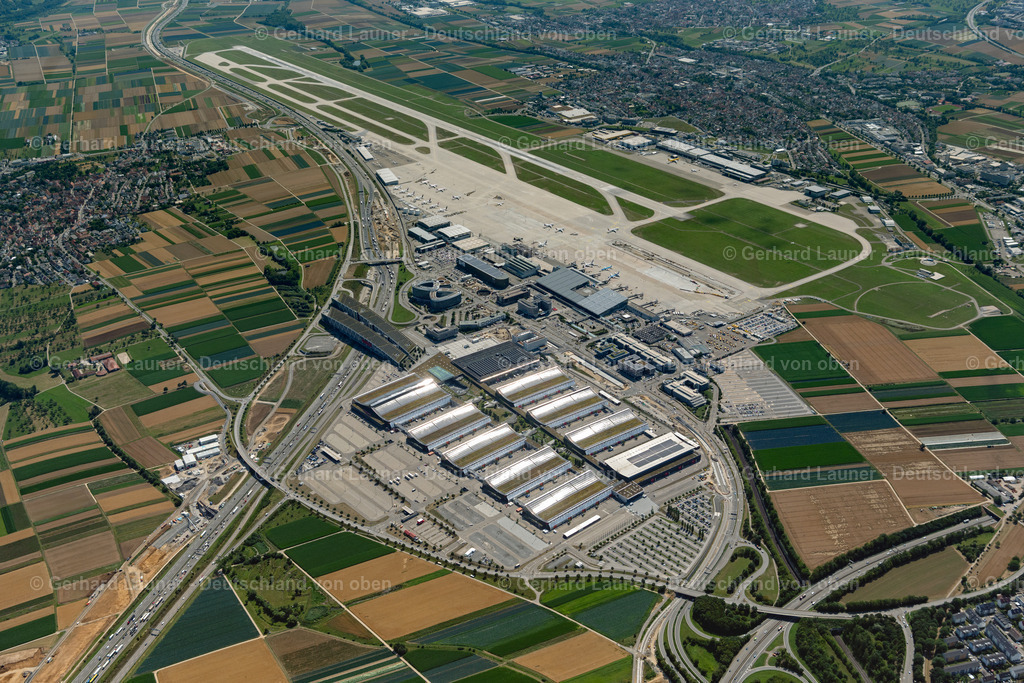 4034471 | LEINFELDEN-ECHTERDINGEN 22.07.2020 Ausstellungsgelände und Messehallen der Messe in Stuttgart im Bundesland Baden-Württemberg, Deutschland. Weiterführende Informationen bei: Donges SteelTec GmbH,  Haslinger Stahlbau GmbH,  Landesmesse Stuttgart GmbH,  Mayr|Ludescher|Partner Beratende Ingenieure PartGmbB,  PERR Stahlbau Betriebs GmbH,  Stahlbau Behrens GmbH & Co. KG,  wulf architekten gmbh. // Exhibition grounds and exhibition halls of the Messe in Stuttgart in the state Baden-Wurttemberg, Germany. Further information at: Donges SteelTec GmbH,  Haslinger Stahlbau GmbH,  Landesmesse Stuttgart GmbH,  Mayr|Ludescher|Partner Beratende Ingenieure PartGmbB,  PERR Stahlbau Betriebs GmbH,  Stahlbau Behrens GmbH & Co. KG,  wulf architekten gmbh. Foto: Gerhard Launer