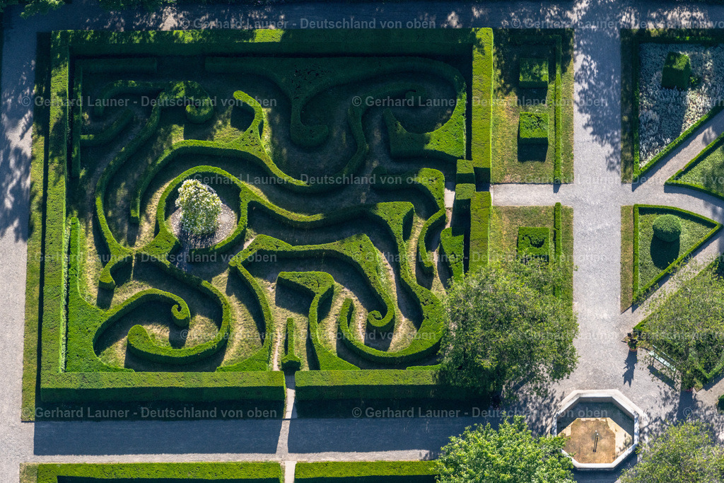 4032513 | SALEM 12.06.2020 Schulgebäude der Schule Schloss Salem am Schlossbezirk im Ortsteil Stefansfeld in Salem im Bundesland Baden-Württemberg. Weiterführende Informationen bei: Schule Schloss Salem gemeinnützige Betriebsgesellschaft mbH. // School building of the Schule Schloss Salem on Schlossbezirk in the district Stefansfeld in Salem in the state Baden-Wuerttemberg. Further information at: Schule Schloss Salem gemeinnuetzige Betriebsgesellschaft mbH. Foto: Gerhard Launer