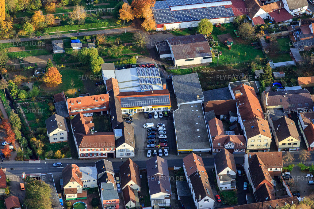 Luftbild: Autohaus Johannes GmbH & Co. KG, Opel Händler & Bosch Car Service im Ortsteil Ingenheim in Billigheim-Ingenheim im Bundesland Rheinland-Pfalz in Deutschland. Foto: IMG_085187.jpg vom 08.11.2015 durch Werner Riehm/FLY-FOTO.deAutohaus Johannes - Neu- und Gebrauchtwagen im Süden der Pfalz