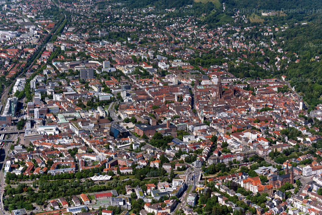 4033548 | ALTSTADT 30.06.2020 Stadtzentrum im Innenstadtbereich  in Altstadt im Bundesland Baden-Württemberg, Deutschland // The city center in the downtown area  in Altstadt in the state Baden-Wuerttemberg, Germany Foto: Gerhard Launer